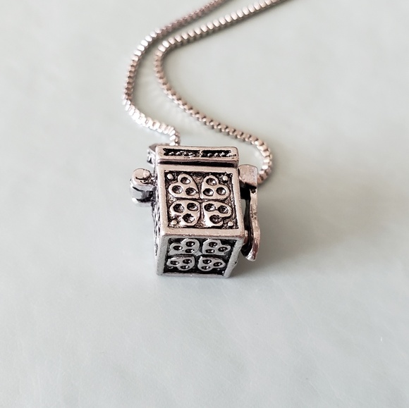 {5/$25} Secret love keepsake locket necklace - Picture 4 of 8